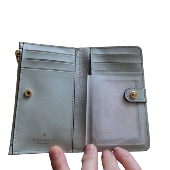 NEW KATE SPADE JULIA WALLET. - Picture 5 of 5
